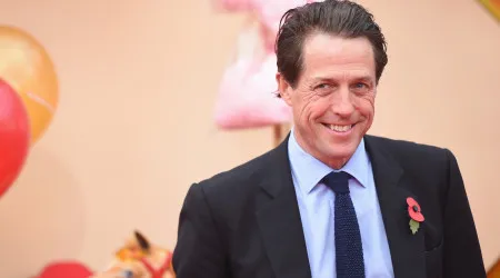 Hugh Grant faz aparição rara com a mulher na passadeira vermelha