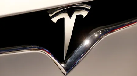 Governo dos EUA acusa Tesla de contradições sobre veículos autónomos