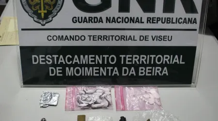Apanhados com 264 doses de droga em parque de estacionamento de Viseu
