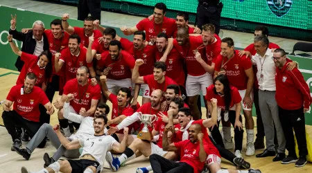 As imagens da festa do Benfica em pleno Pavilhão João Rocha