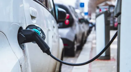 'Cheque' para elétricos? Governo permitirá compra de carro mais caro