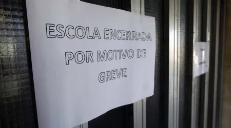 Escolas fechadas e outras "a meio gás" em greve contra discriminação