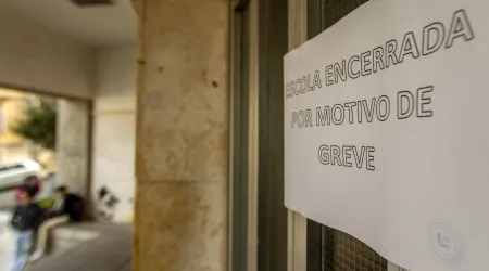 Fenprof admite avançar com greve caso haja prolongamento das aulas