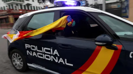Auxiliar de enfermagem em lar gravava-se a abusar sexualmente de idosos
