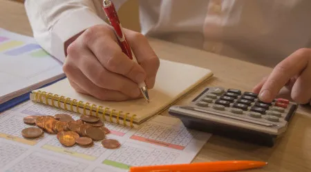 Contrato de trabalho cessou e não sabe aquilo a que tem direito? Simule