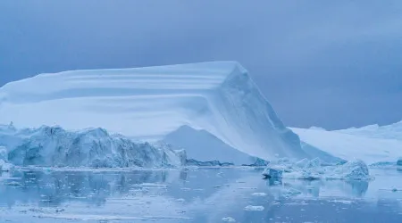 Iceberg gigante ameaça pinguins e focas em ilha do Atlântico sul