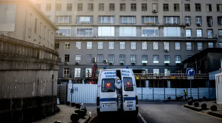 Cadáver de homem encontrado nos jardins do Hospital de Santa Maria