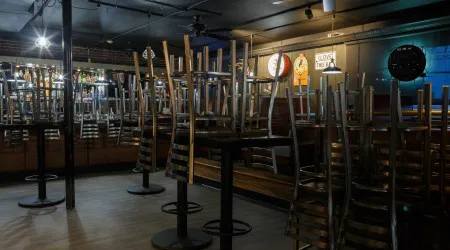 Restaurantes com esplanada reabrem a 5 de abril, os restantes dia 19