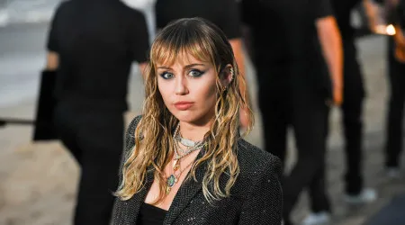 Miley Cyrus posa sensual para capa de revista