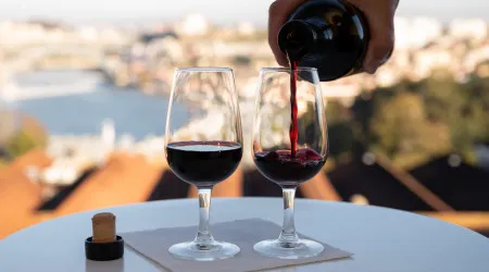 Empresas de vinho do Porto reclamam colheita em verde