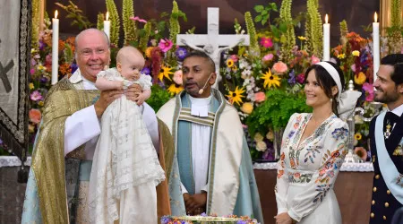 Em imagens: Príncipes Carl Philip e Sofia da Suécia batizam o filho