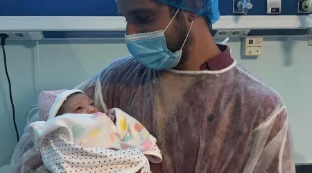 Luís Nascimento partilha nova foto com a filha recém-nascida