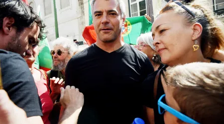 Ex-juiz acusado de rapto internacional do filho. "Mãe, venha-me buscar"