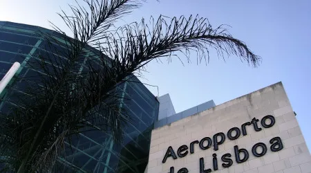 Tentam entrar em voo com passaportes falsificados no aeroporto de Lisboa