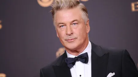 Alec Baldwin visto pela 1.ª vez em set de filme desde julgamento anulado
