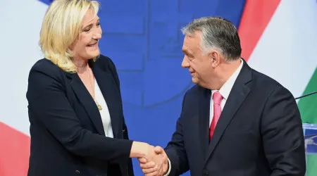 "Je suis Marine". Órban manifesta apoio a Le Pen após condenação