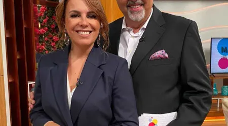 "Este ano não apresentamos juntos o Festival da Canção, mas não me larga"