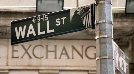 Wall Street arranca semana em baixa após recentes anúncios sobre tarifas