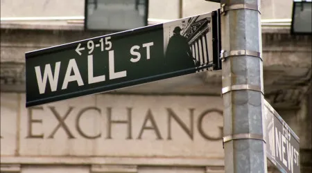 Wall Street fecha com prudência na expectativa das negociações China-EUA
