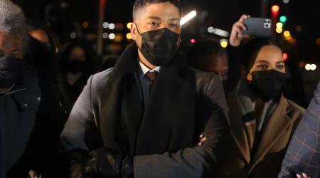 Jussie Smollett considerado culpado de encenar ataque racista em 2019