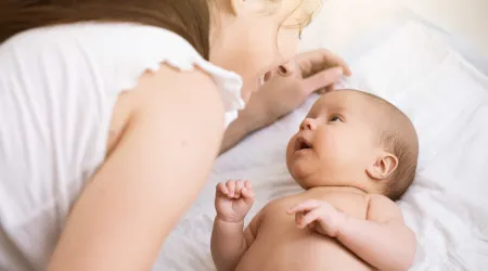Devemos ou não falar 'à bebé' com as crianças? 