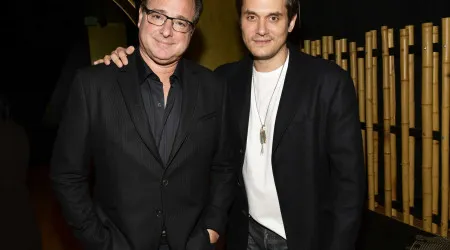 John Mayer terá pago avião privado para levar corpo de Bob Saget 