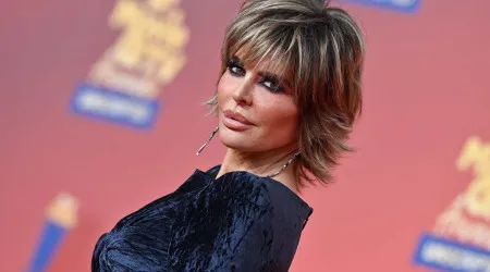 Aos 60 anos, Lisa Rinna posa sem roupa e mostra foto aos seguidores