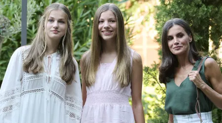 Letizia não aguenta saudades e marca viagem para ver princesa Leonor