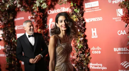 O vestido de Amal Clooney que demorou (quase) 1000 horas a ser feito