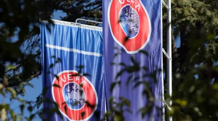 UEFA pune Sérvia após incidente de adeptos com bandeira da Albânia