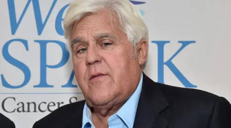 Jay Leno lembra acidente: "Esta orelha é novinha em folha"