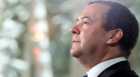 Medvedev: Tropas europeias vão "voltar em caixões" se lutarem na Ucrânia