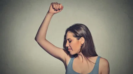 Alterações hormonais podem trazer mau cheiro. Saiba como
