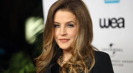 Lisa Marie Presley fala sobre pai em livro póstumo: "Sempre preocupada"