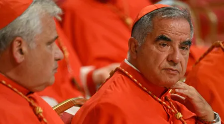 Acusado de peculato, Cardeal Becciu renuncia e não participa em Conclave