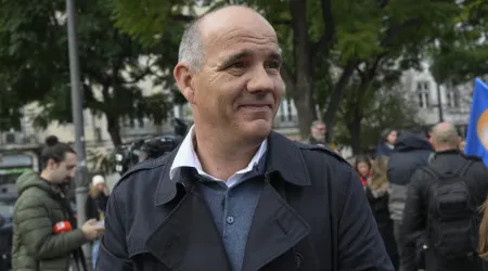 P diz que adesão de Portugal à UE "são 40 anos de ilusão, de mentira"