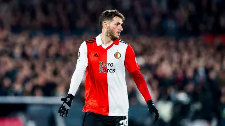 Alvo do Benfica abre porta de saída do Feyenoord: "Há oportunidades..."
