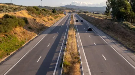 A4 reabre ao trânsito em Mirandela após corte devido a fogo em camião