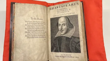 Um conjunto de quatro livros de Shakespeare vão a leilão em Londres