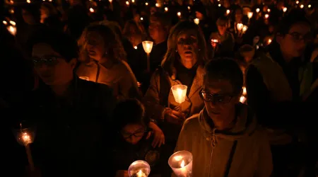 Luzes de Amarante apagam-se para procissão centenária