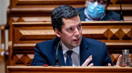 Tutti Frutti? Carlos Eduardo Reis suspende mandato "no final do mês"