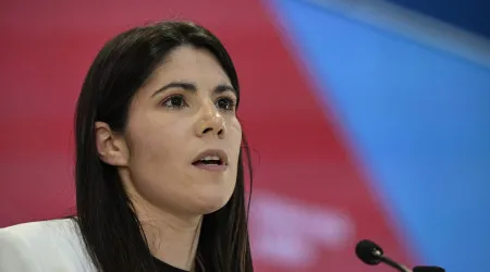 BE recusa "intoxicação" política e marca debate sobre "ameaças" dos EUA