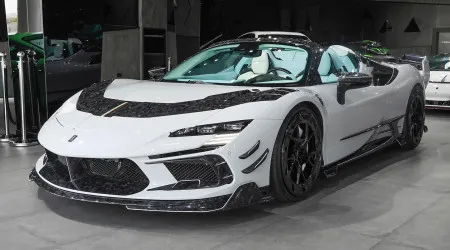 Mansory pegou num Ferrari SF90 Spider, deixou-o assim e... com 1.100 cv