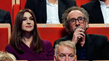 Monica Bellucci assume namoro com Tim Burton: "Amo-o"