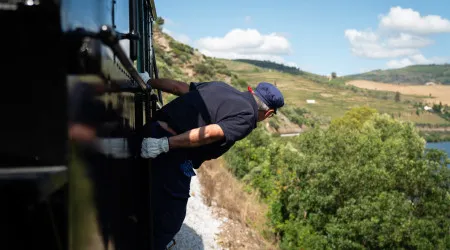 Comboio histórico com locomotiva dos anos 60 devido a restrições