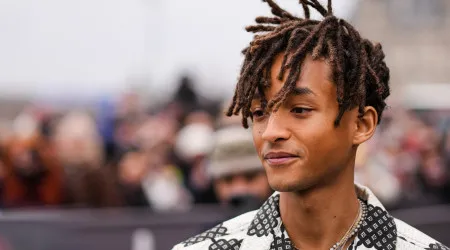Jaden Smith apanhado aos beijos em praia da Califórnia