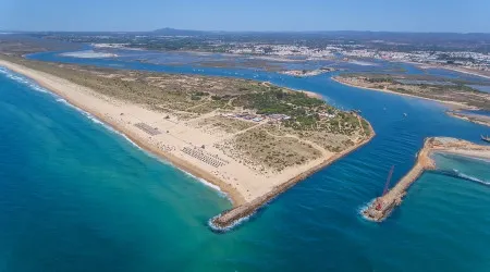 Proposta de venda de terreno na ilha de Tavira é "abusiva" 