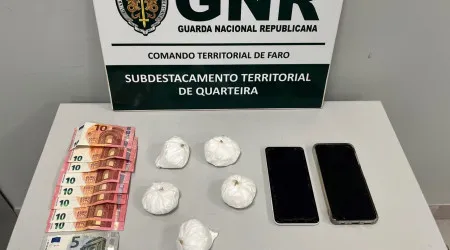 Fogem a ação de patrulhamento e acabam detidos por tráfico de droga