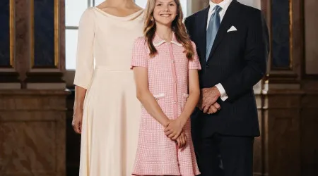 Rei Carlos Gustavo reúne a família para foto dos 50 anos do seu reinado
