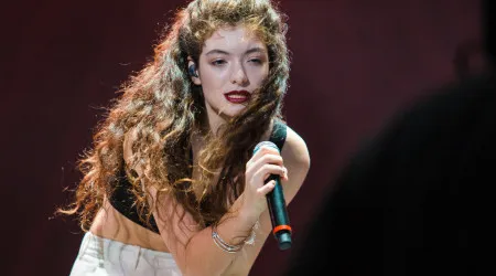 Cantora Lorde revela que está doente e explica porquê